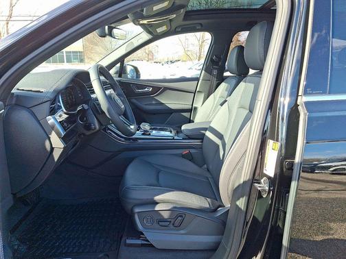 2025 Audi Q7 55 Premium Plus
