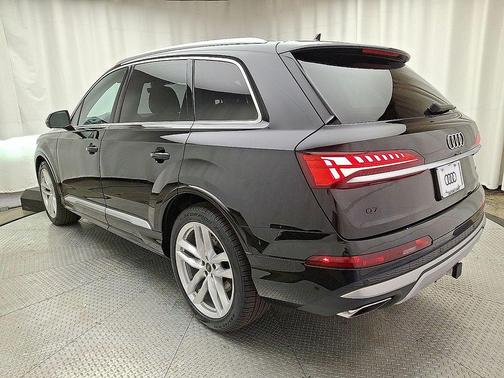 2025 Audi Q7 55 Premium Plus