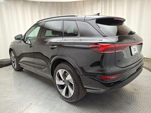 2025 Audi Q6 e-tron Premium