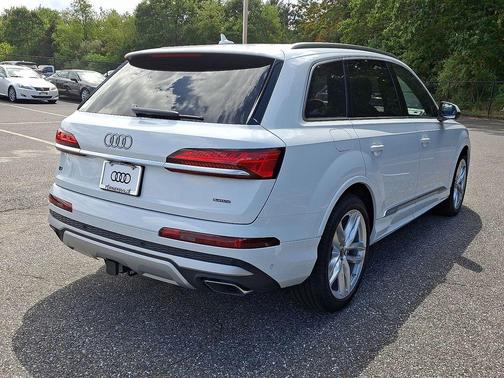 2025 Audi Q7 45 Premium Plus