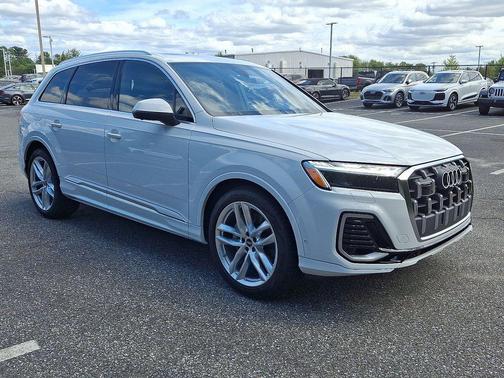 2025 Audi Q7 45 Premium Plus