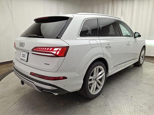 2025 Audi Q7 55 Premium Plus