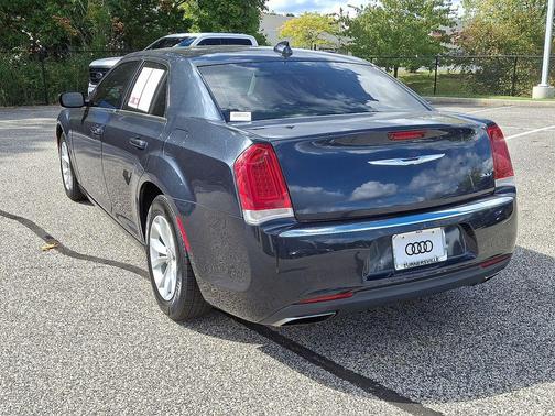 2016 Chrysler 300 Limited