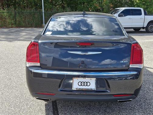 2016 Chrysler 300 Limited