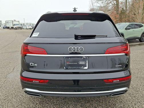 2023 Audi Q5 45 S line Premium