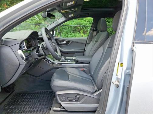 2025 Audi Q7 45 Premium Plus