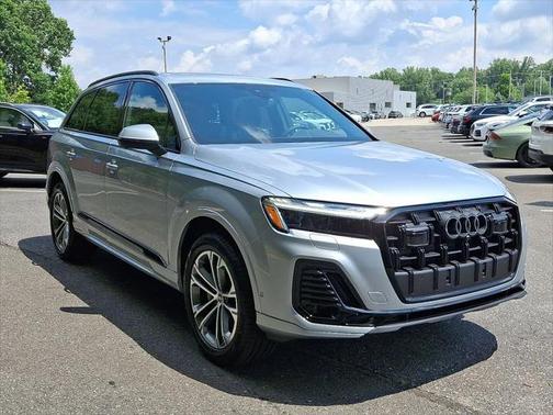 2025 Audi Q7 45 Premium Plus