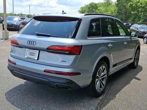 2025 Audi Q7 45 Premium Plus