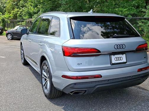 2025 Audi Q7 45 Premium Plus