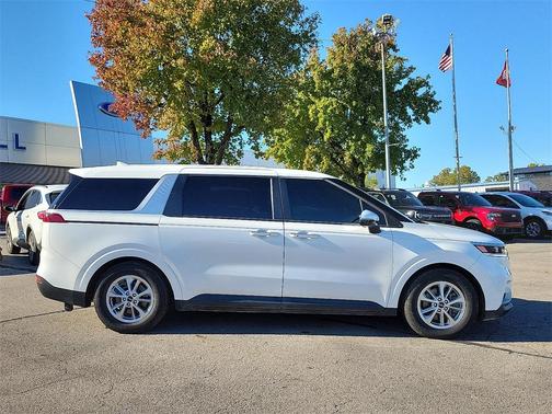 2024 Kia Carnival LX