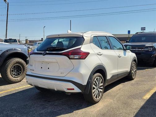 2023 Nissan Kicks SV
