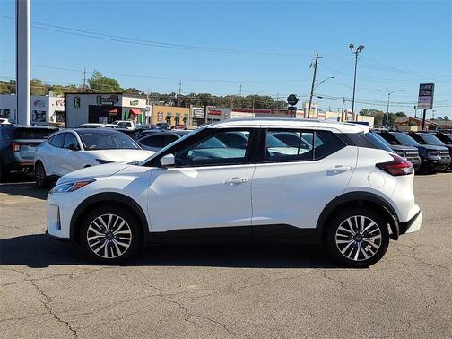 2023 Nissan Kicks SV