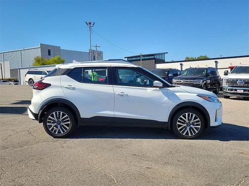2023 Nissan Kicks SV