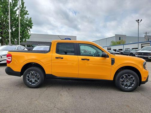 Orange Fury Metallic Tri-Coat 2026 Ford Maverick XLT