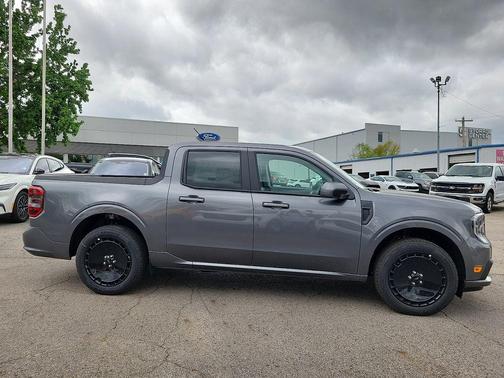 Carbonized Gray Metallic 2026 Ford Maverick Lobo Standard