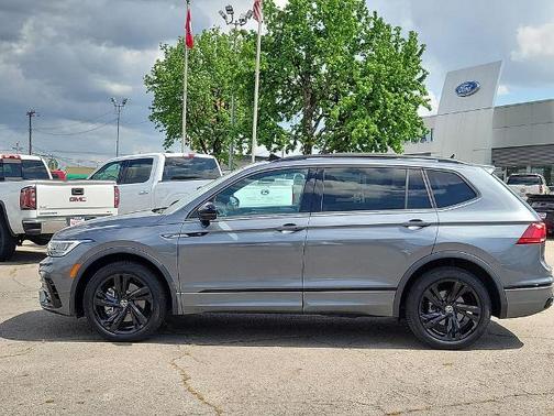 Platinum Gray Metallic 2024 Volkswagen Tiguan 2.0T SE R-LINE BLACK