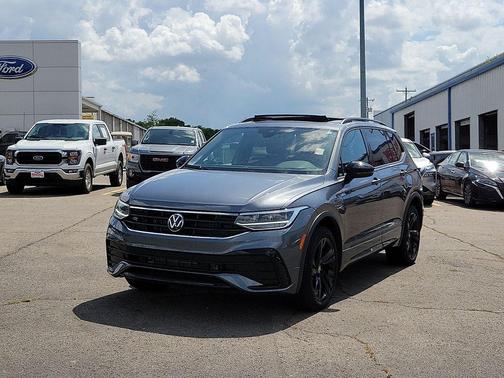 Platinum Gray Metallic 2024 Volkswagen Tiguan 2.0T SE R-LINE BLACK