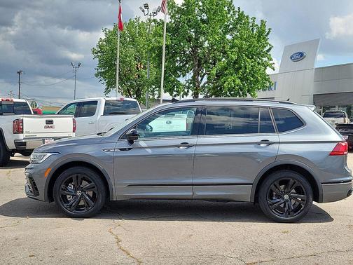 Platinum Gray Metallic 2024 Volkswagen Tiguan 2.0T SE R-LINE BLACK