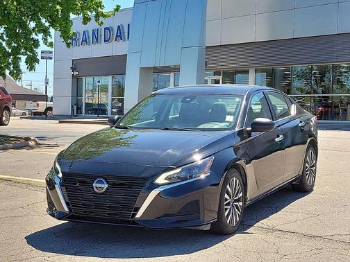 Super Black Clearcoat 2025 Nissan Altima 2.5 SV