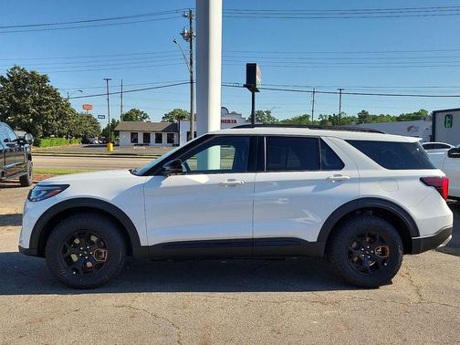 Star White Metallic Tri-Coat 2026 Ford Explorer Tremor