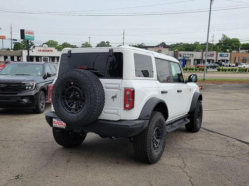OXFORD WHITE 2026 Ford Bronco Badlands