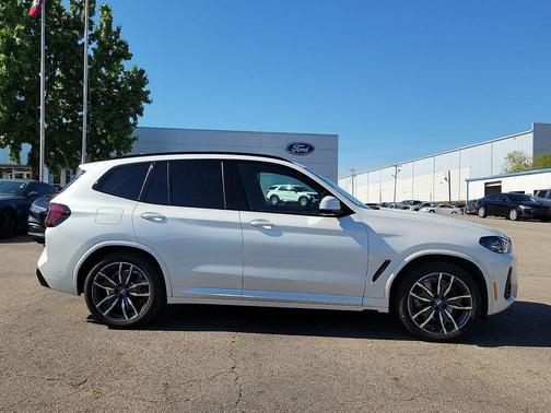 Mineral White Metallic 2024 BMW X3 xDrive30i