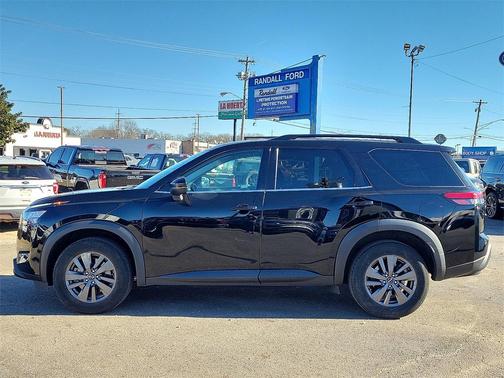 2023 Nissan Pathfinder SV