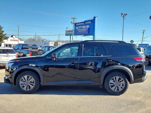 2023 Nissan Pathfinder SV
