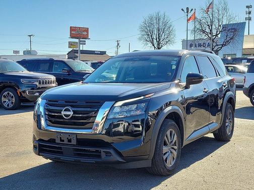 2023 Nissan Pathfinder SV