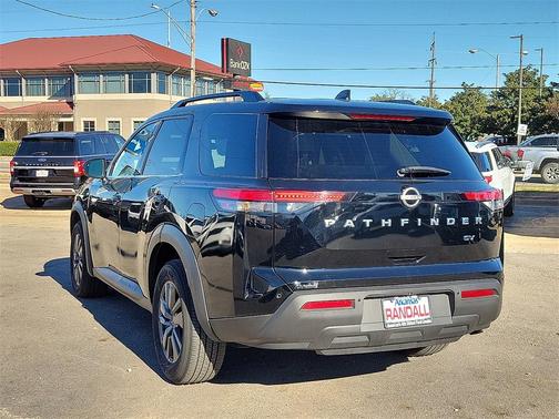 2023 Nissan Pathfinder SV