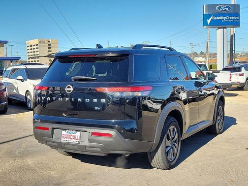 2023 Nissan Pathfinder SV
