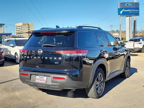 2023 Nissan Pathfinder SV