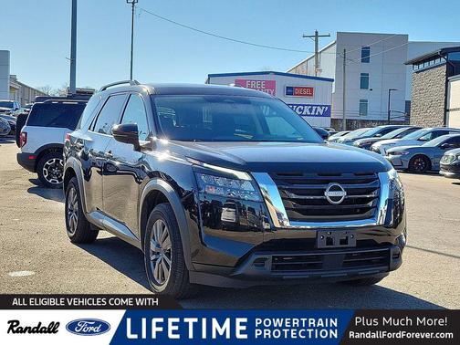 2023 Nissan Pathfinder SV