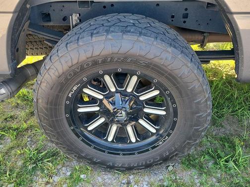 Carbonized Gray Metallic 2024 Ford F-250 Lariat