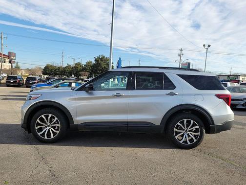 2023 Ford Explorer ST-Line