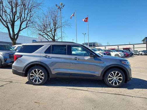2026 Ford Explorer ST-Line