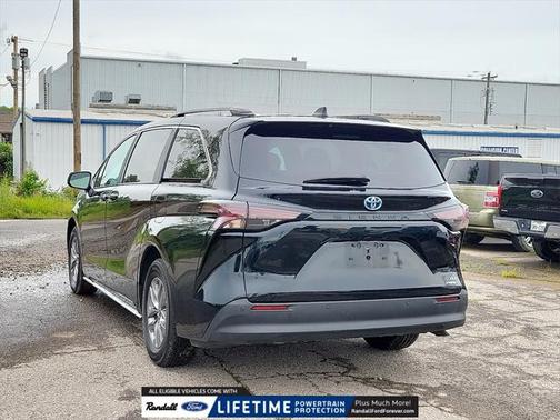 2024 Toyota Sienna XLE 8 Passenger