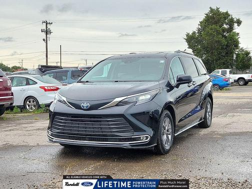 2024 Toyota Sienna XLE