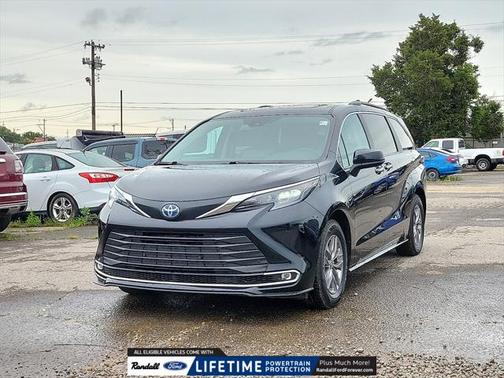 2024 Toyota Sienna XLE 8 Passenger