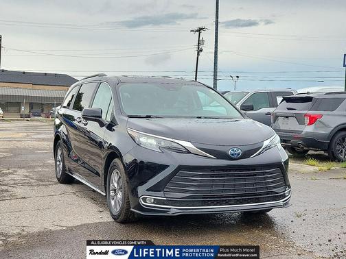 2024 Toyota Sienna XLE