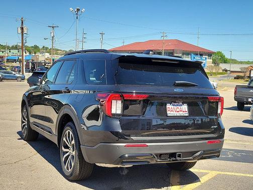 AGATE BLACK METALLIC 2026 Ford Explorer ST-Line