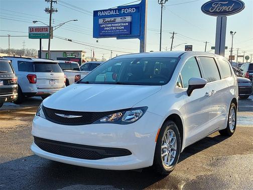 2022 Chrysler Voyager LX