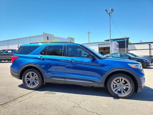 ATLAS BLUE METALLIC 2023 Ford Explorer XLT