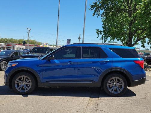 ATLAS BLUE METALLIC 2023 Ford Explorer XLT