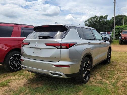 2023 Mitsubishi Outlander SE