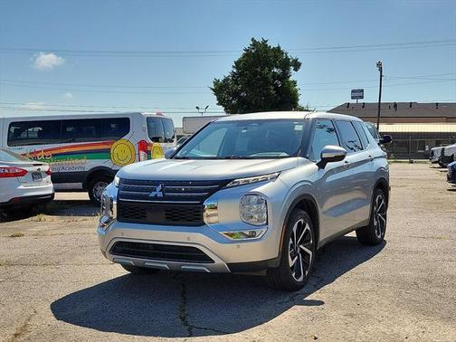 2023 Mitsubishi Outlander SE