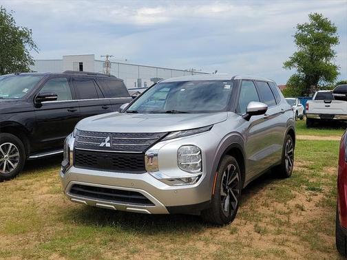 2023 Mitsubishi Outlander SE