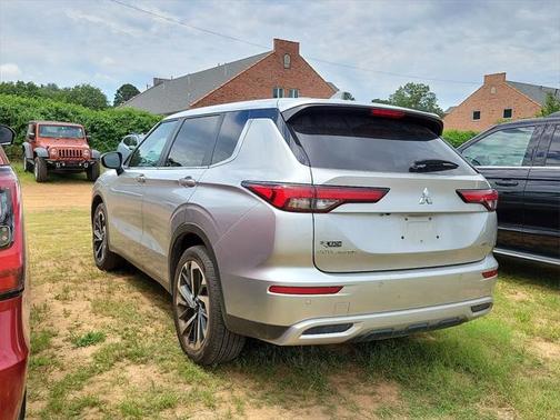 2023 Mitsubishi Outlander SE