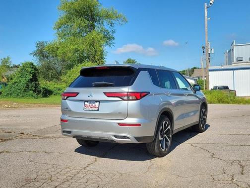 2023 Mitsubishi Outlander SE