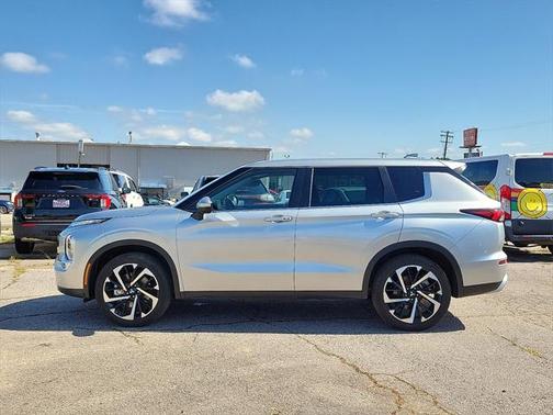 2023 Mitsubishi Outlander SE